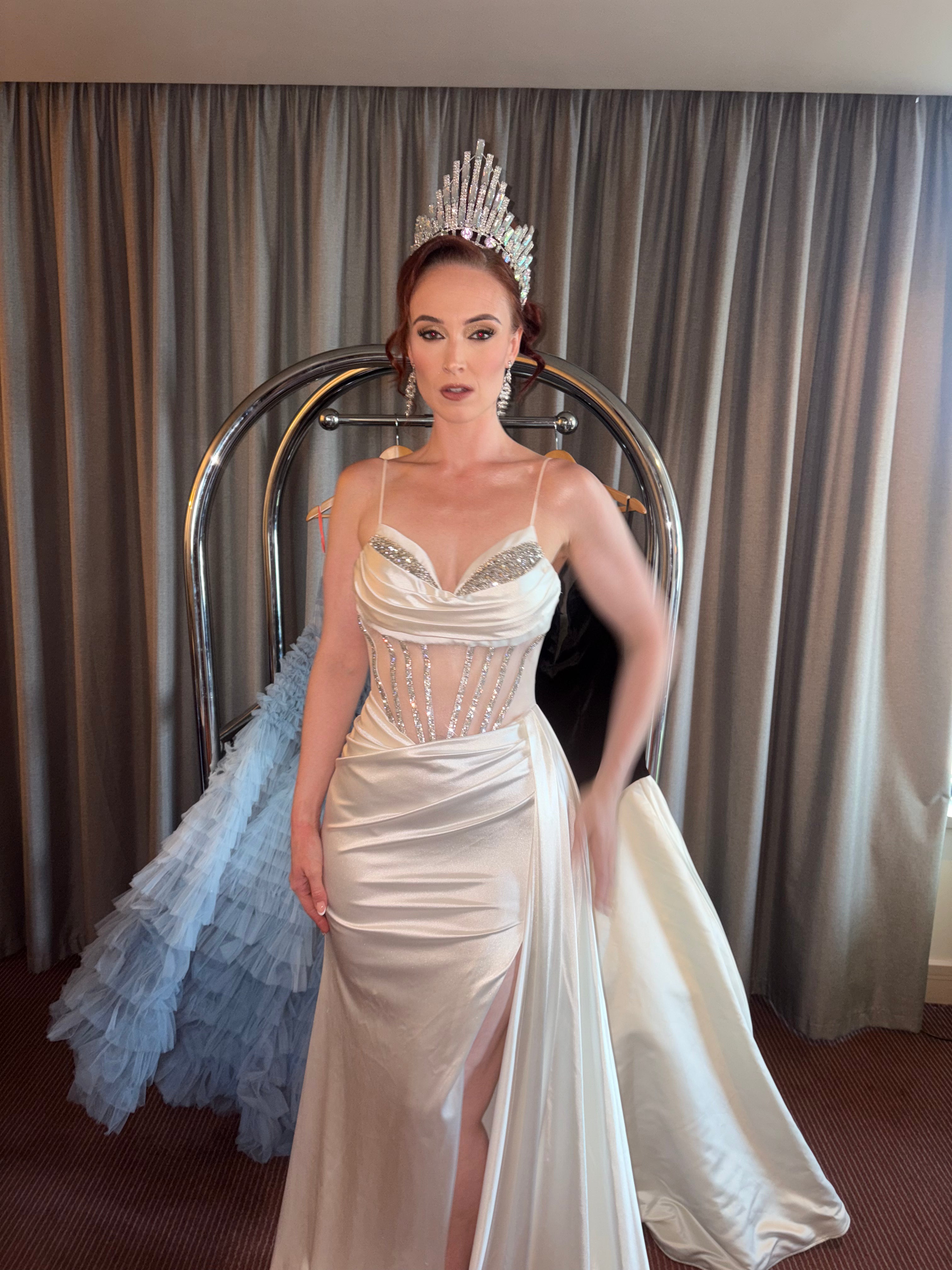 Dress2Party White Gown